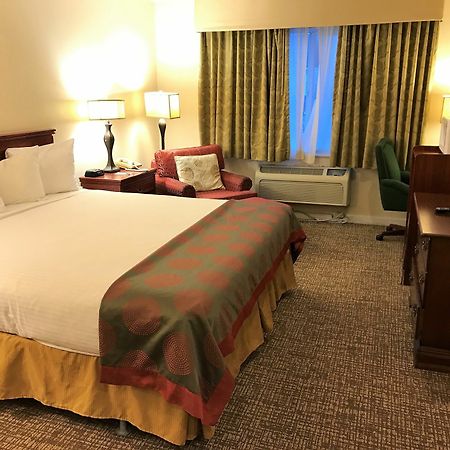 Ramada by Wyndham Draper Hotel Bagian luar foto