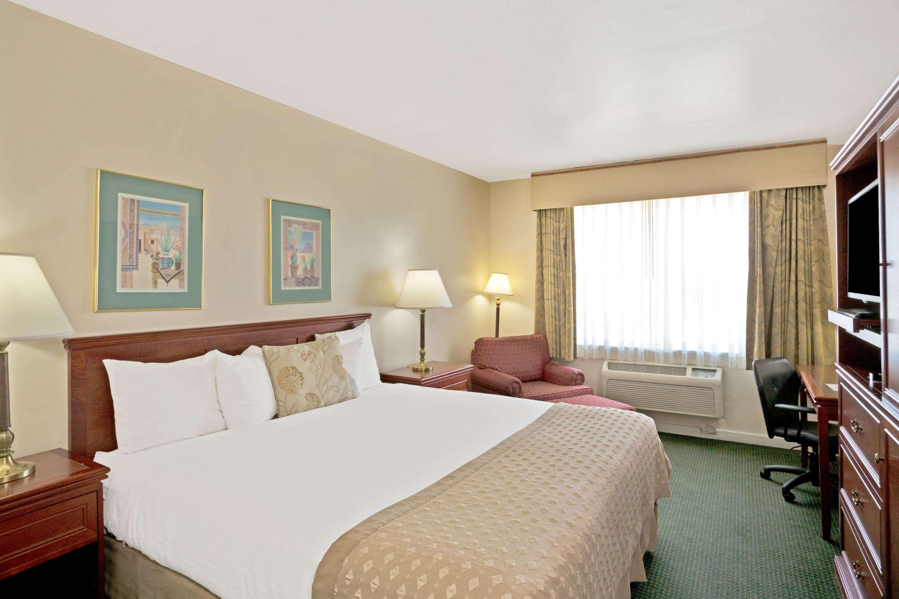 Ramada by Wyndham Draper Hotel Bagian luar foto