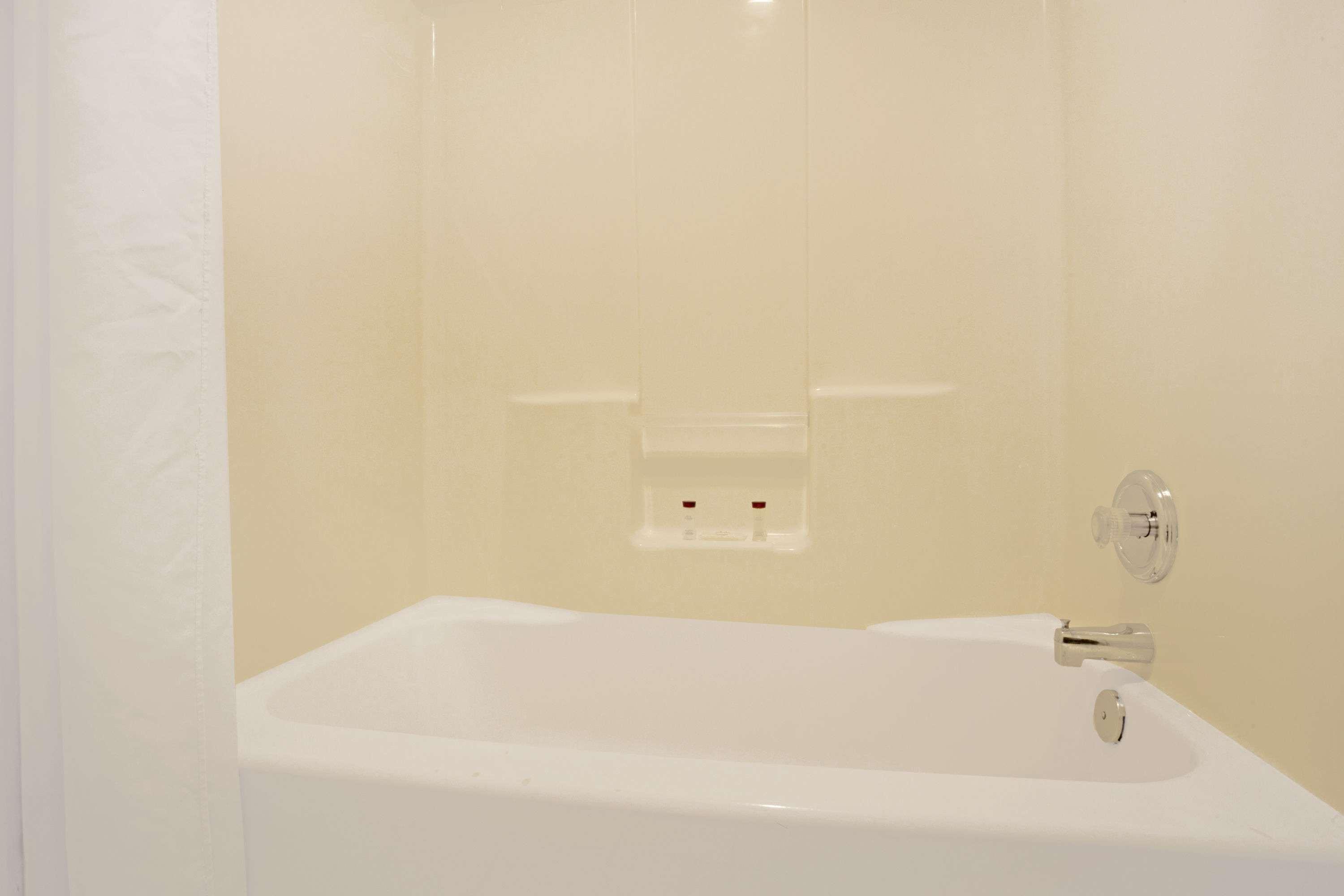 Ramada by Wyndham Draper Hotel Bagian luar foto