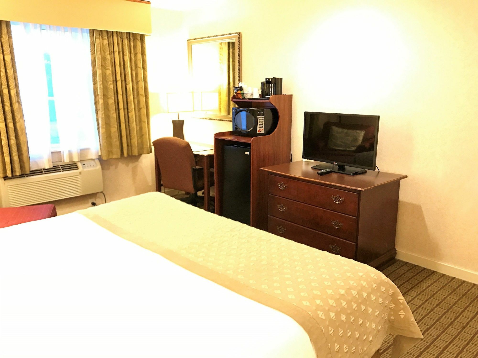 Ramada by Wyndham Draper Hotel Bagian luar foto