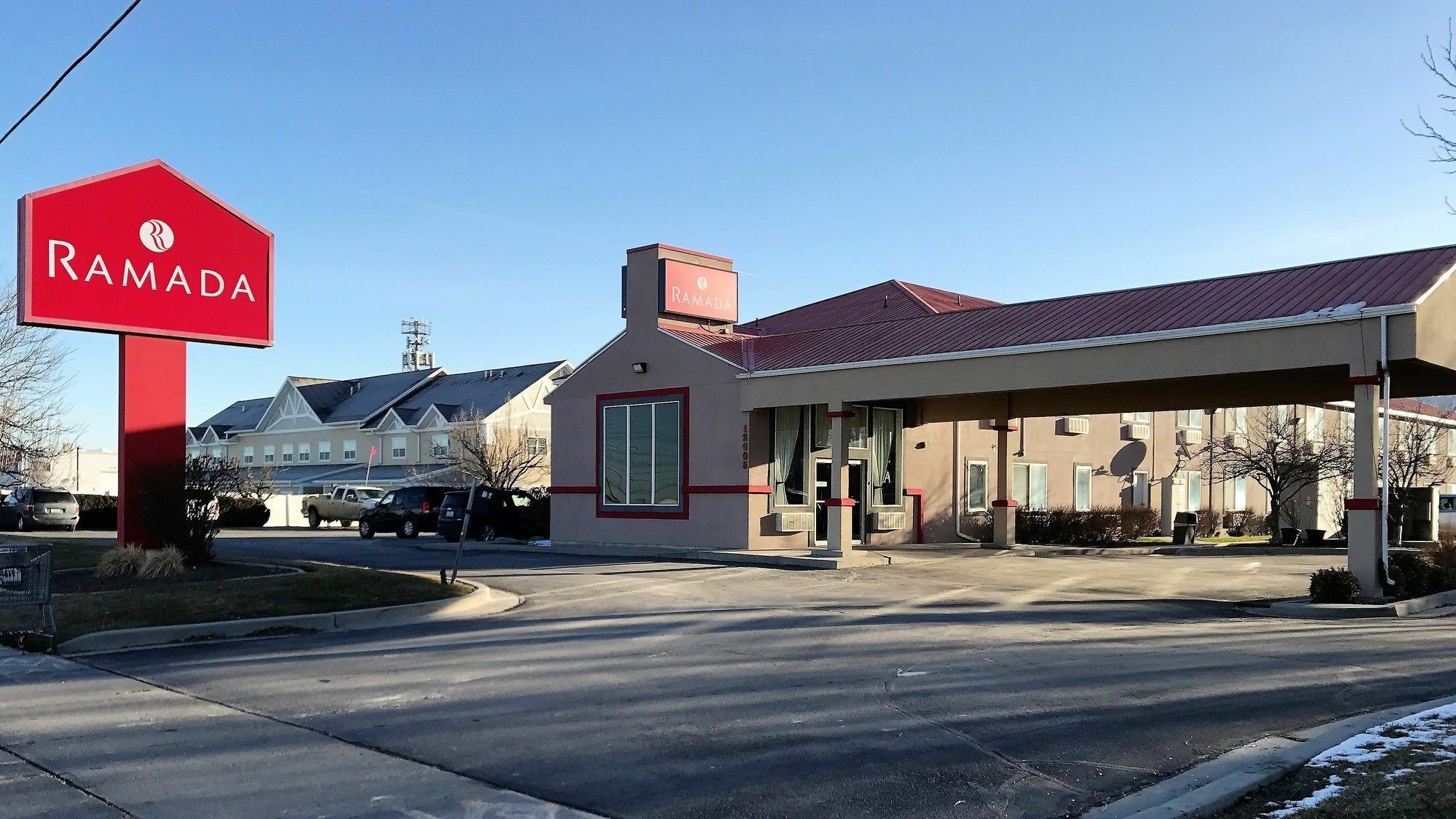 Ramada by Wyndham Draper Hotel Bagian luar foto
